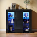 LED Beleuchtung und Glasablagen an dem Sideboard