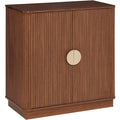 Sideboard verbindet Holzoptik und goldfarbene Griffe