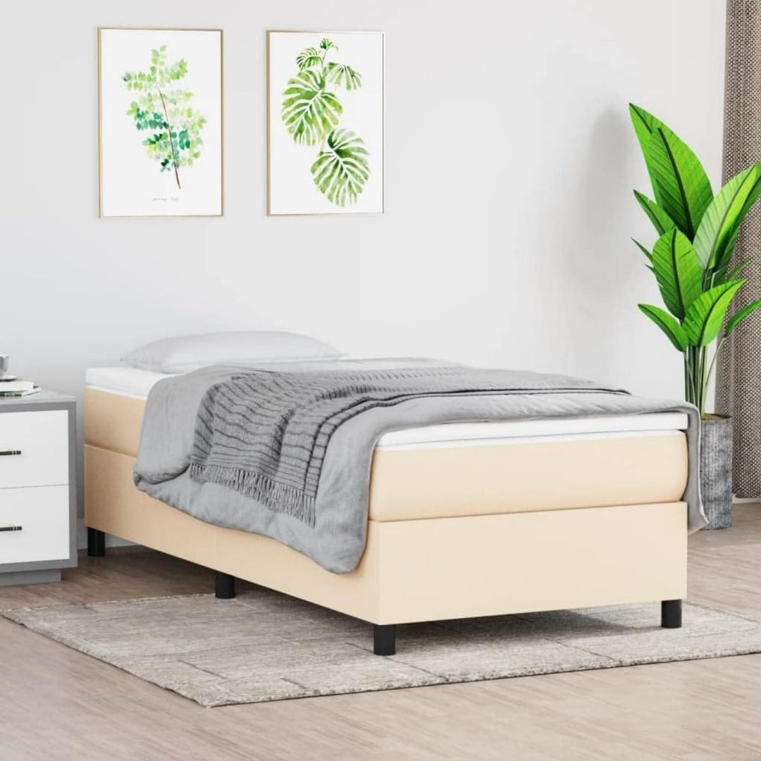 Ein Bettkasten ergaenzt das Boxspringbett