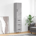 Eichenbraun und Grau gibt dem Hochschrank einen farblichen Akzent