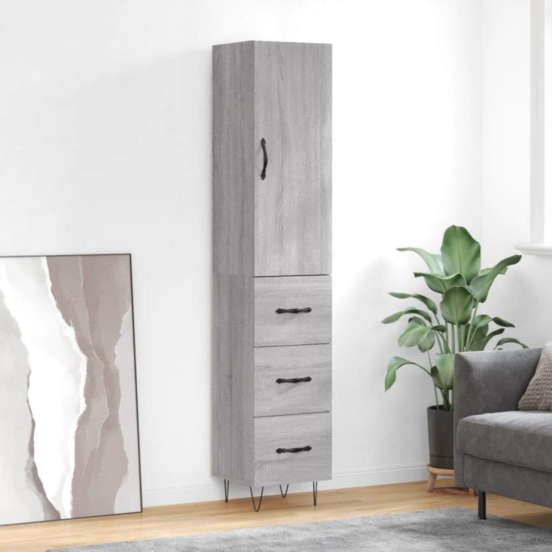 Eichenbraun und Grau gibt dem Hochschrank einen farblichen Akzent