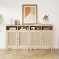 Holzbeine und offene Ablagen bestimmen das Sideboard