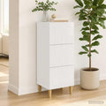 Schubladen und glaenzende Oberflaechen bestimmen das Sideboard