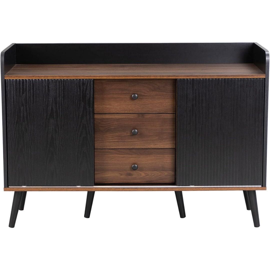 Sideboard mit Schiebetueren und Metallgriffen