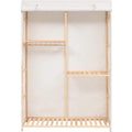 Der Kleiderschrank nimmt mit 110 x 40 x 170 cm Gestalt an